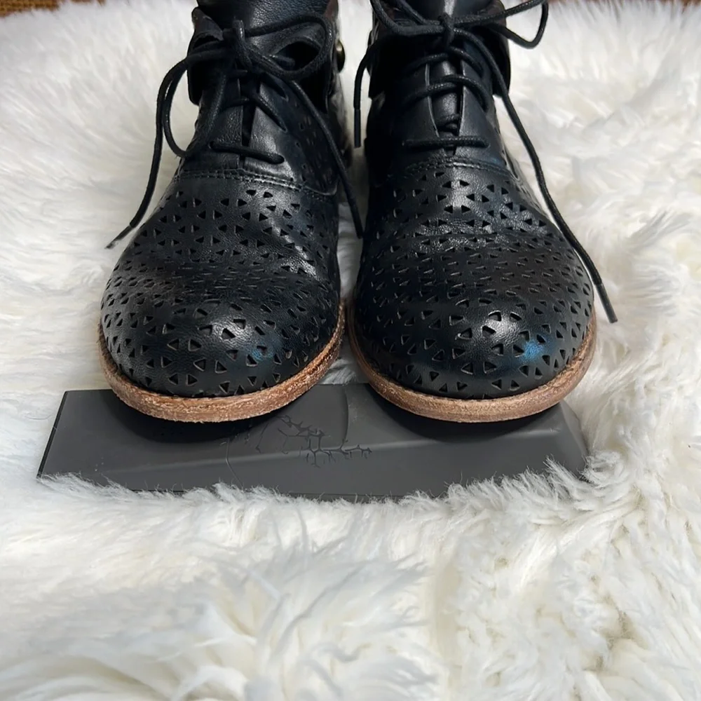 🔹 Patricia Nash Lace Up Perforated Bootie